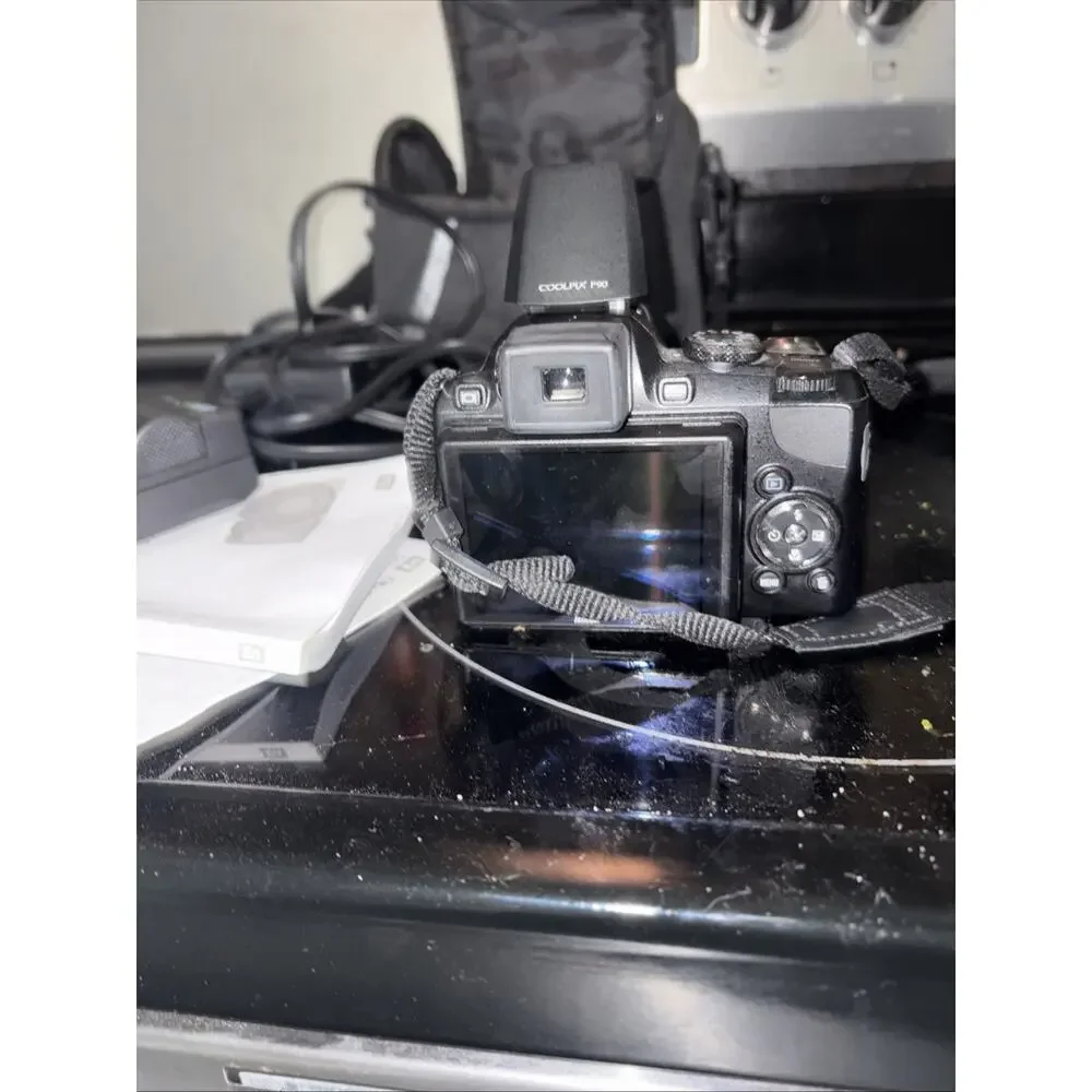 Nikon COOLPIX P90 12.1MP Digital Camera Black Used Extra Battery Carrying